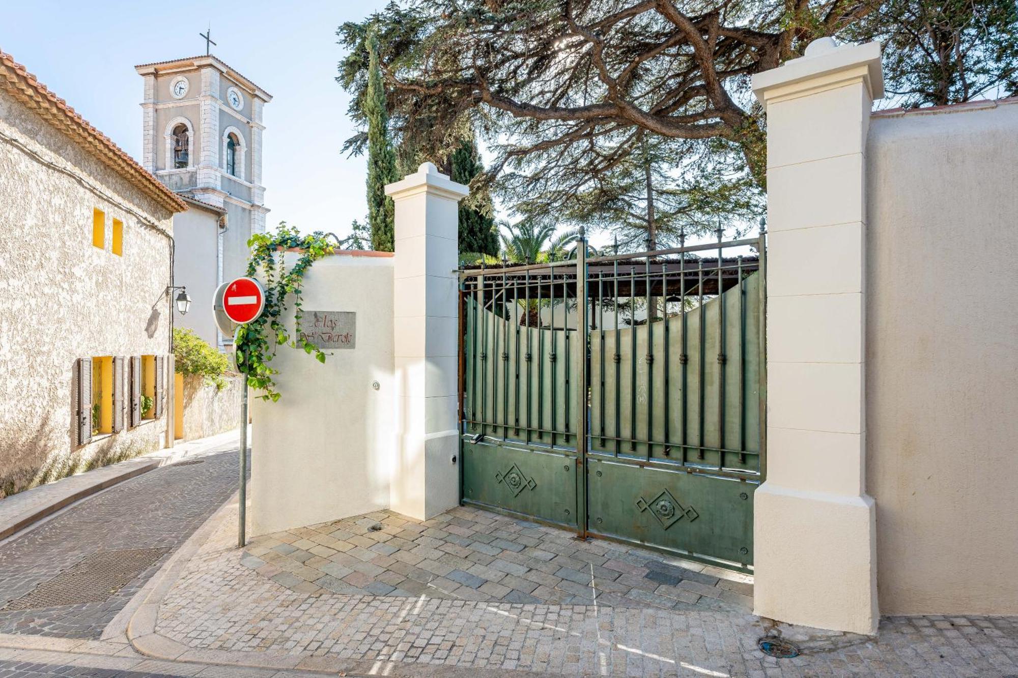 Le Petit Clos St Devote Par Dodo A Cassis